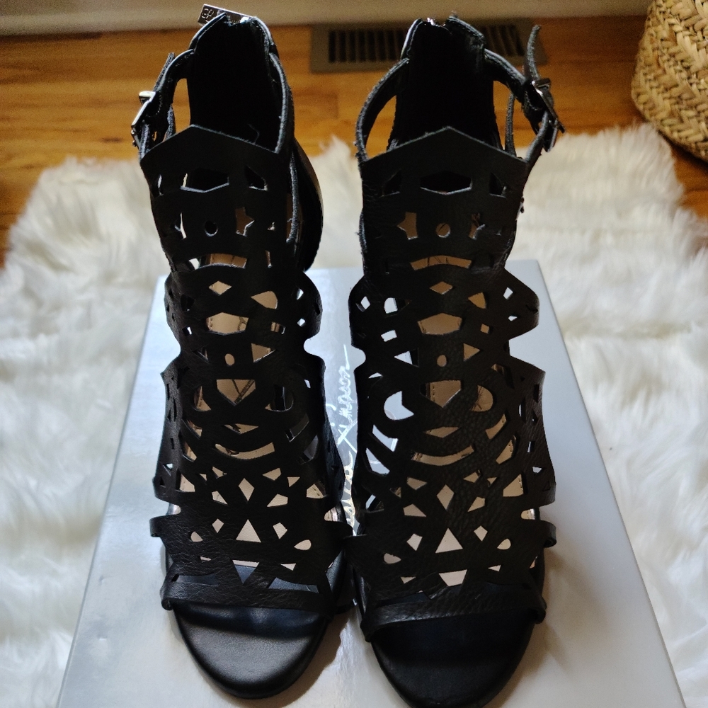 Jessica Simpson Rabah Laser Cut Wedge Sandals 7.5